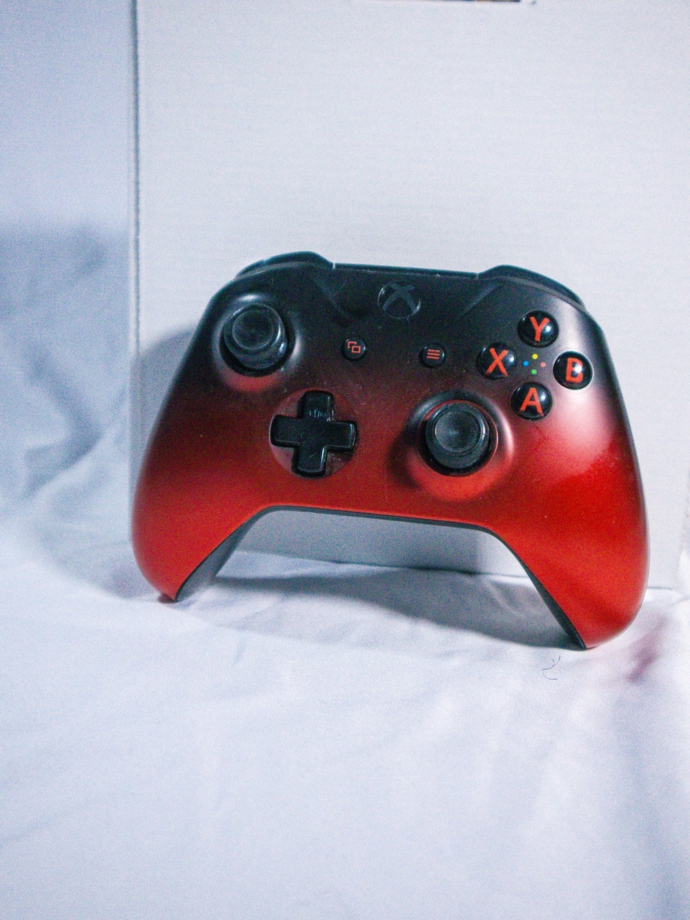 Xbox One Console Includes Wireless Volcano Shadow Red Controller - Picture 6 of 7